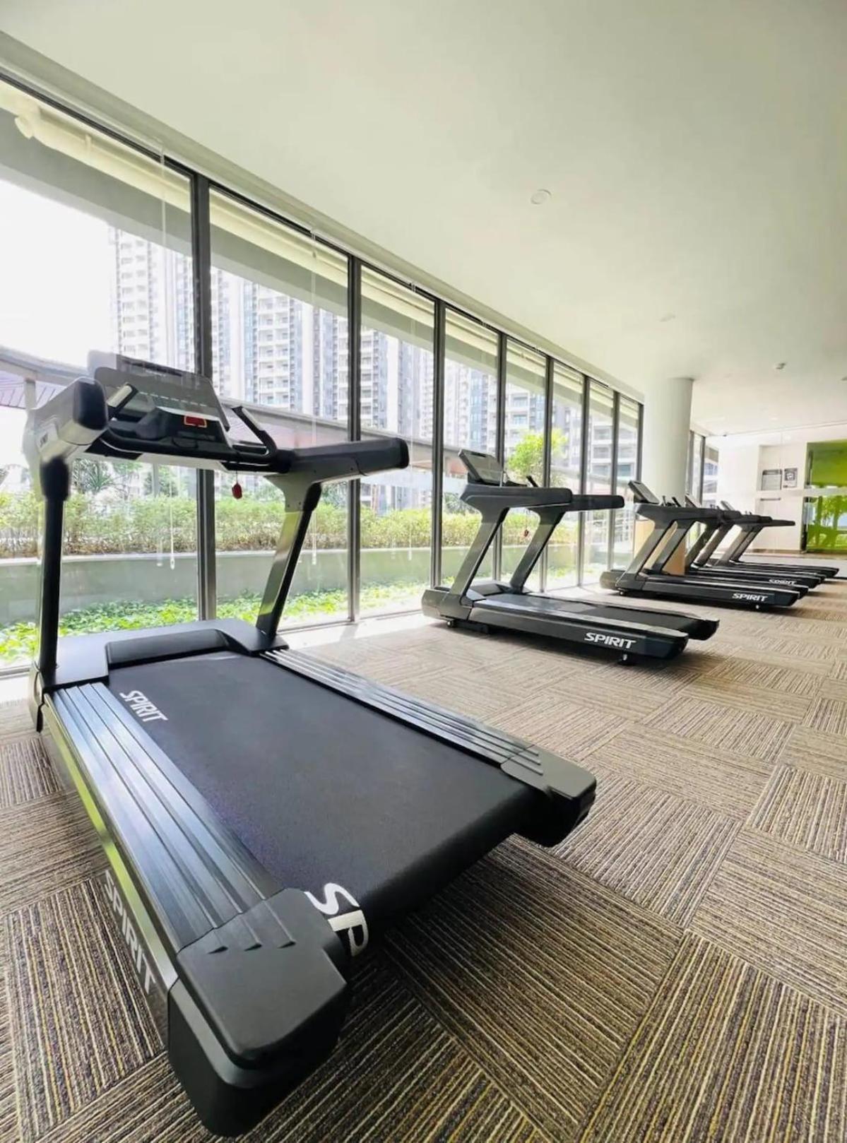 Rnf 2 Bedroom Escape With Netflix Side Sea View Pangsapuri