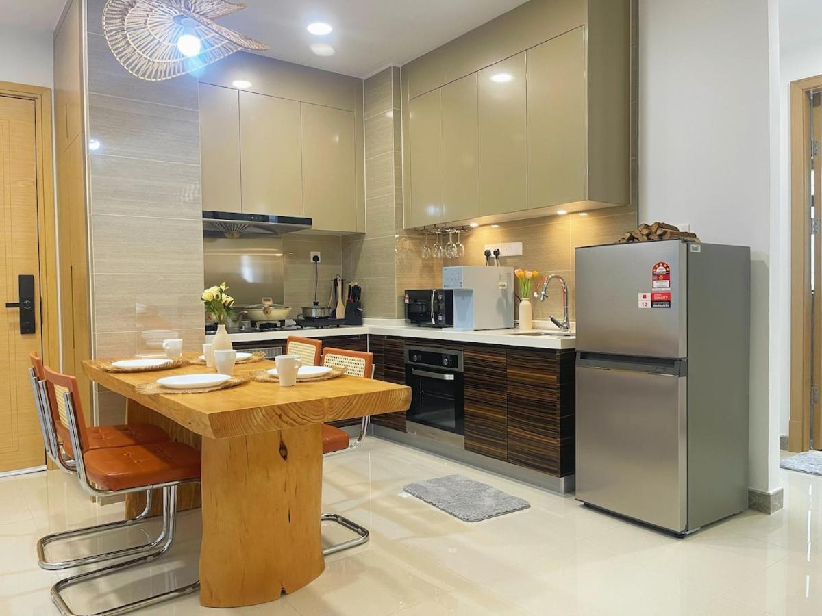 Rnf 2 Bedroom Escape With Netflix Side Sea View Apartemen *