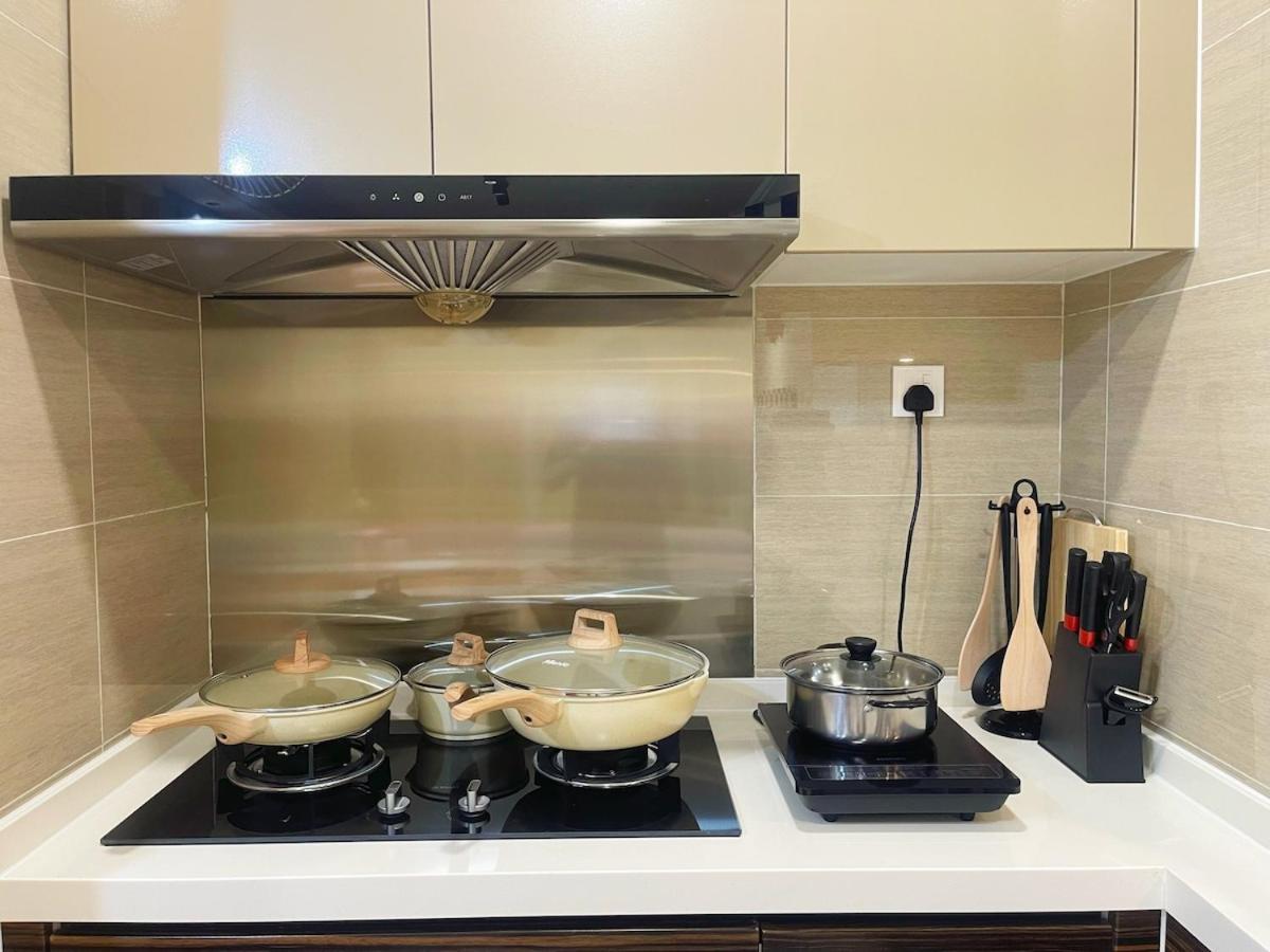 Rnf 2 Bedroom Escape With Netflix Side Sea View Apartemen